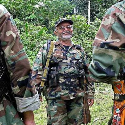 Raúl Reyes, en una fotografía tomada en julio de 2005 en la selva colombiana.