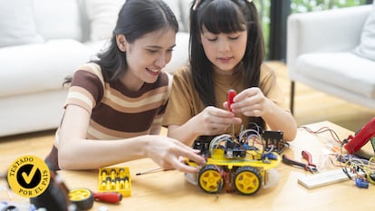 Artículo de EL PAÍS Escaparate que compara los mejores kits de robótica y programación para niños pequeños.