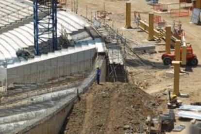 El tren ligero de Brasilia es la primera de las obras que se cancela dentro del plan que el Gobierno se ha trazado para mejorar la infraestructura de las ciudades que sern sedes del Mundial de ftbol. EFE/Archivo