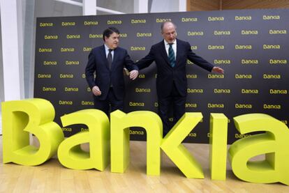 José L. Olivas y Rodrigo Rato en la presentación de la nueva marca comercial de la unión de siete cajas de ahorros que lideran.