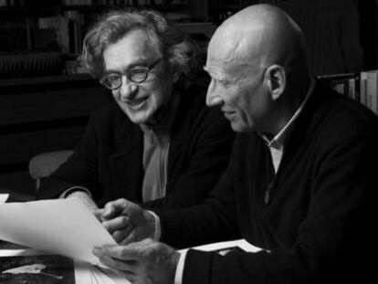 O cineasta Wim Wenders e o fotógrafo Sebastião Salgado em cena do documentário 'O sal da terra'.