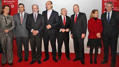 Los representantes de las universidades valencianas con los representantes del Banco de Santander y la Cierval
