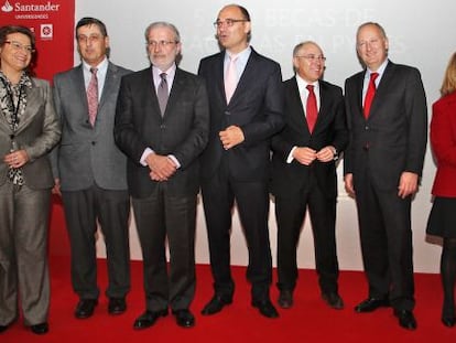 Los representantes de las universidades valencianas con los representantes del Banco de Santander y la Cierval