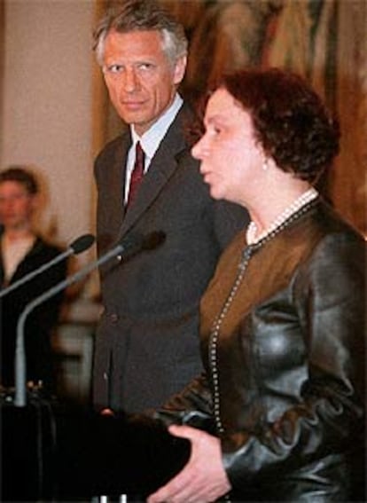 Ana Palacio y Dominique de Villepin, ayer en Madrid.