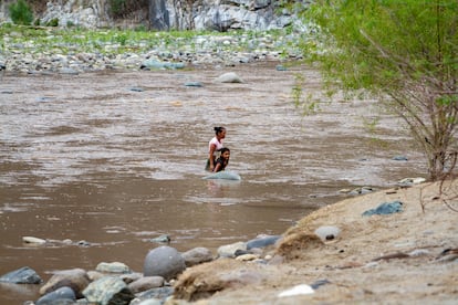 El río Motagua, que atraviesa 80 municipios de Guatemala y desemboca en el Caribe de Honduras, el pasado mes de mayo.