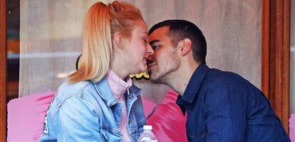 Sophie Turner y Joe Jonas, en una terraza New York.