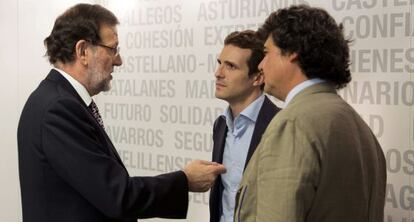 Mariano Rajoy conversa con Pablo Casado y Jorge Moragas