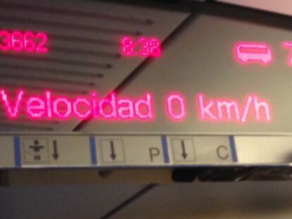 Parados todos los trenes AVE en Catalu&ntilde;a por un posible robo de cable.