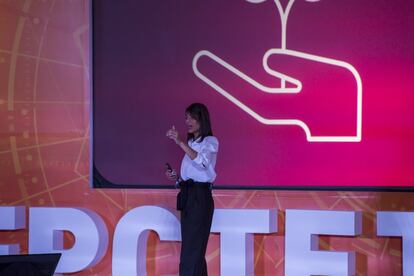 Paola Santana, co-fundadora de Matternet, una empresa tecnológica radicada en Silicon Valley, habla durante el primer día de actividades de 'EL PAÍS con tu futuro Tech'.