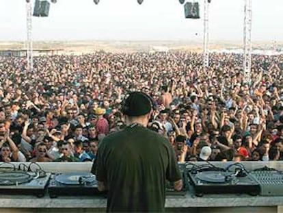 Un aspecto de la Groove Parade en los Monegros.
