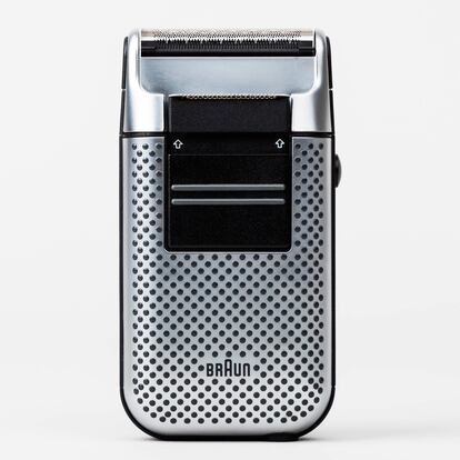 Diseñada por Roland Ullman en 1979, la Micron Plus Universal, con su exterior punteado, está considerada la primera afeitadora de barba.