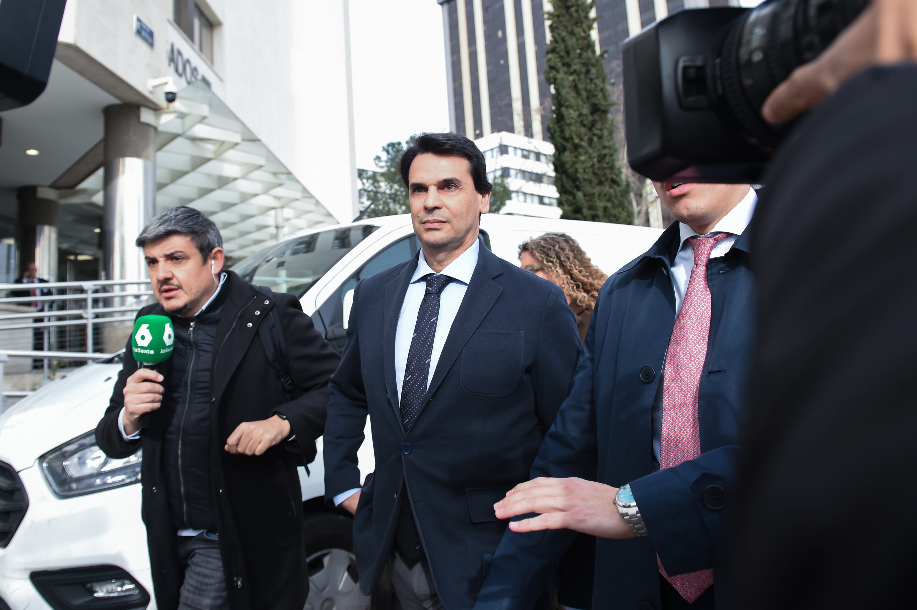 El empresario Alberto González Amador sale de declarar a los juzgados de Plaza de Castilla, el 24 de febrero, en Madrid.