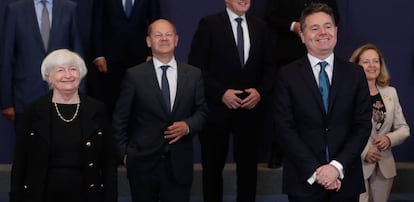 La secretaria del Tesoro de EE UU, Janet Yellen, el presidente del Eurogrupo y ministro de Finanzas de Irlanda, Paschal Donohoe, el ministro de Economía alemán, Olaf Scholz, y la vicepresidenta segunda española, Nadia Calviño, entre otros, este lunes en el Eurogrupo.