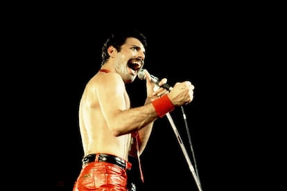 Actuación de Freddie Mercury junto con su grupo Queen en Chicago en 1980.