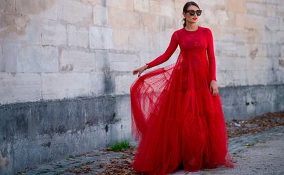 Este es el vestido más espectacular que nos dejan las 'street stylers' parisinas.