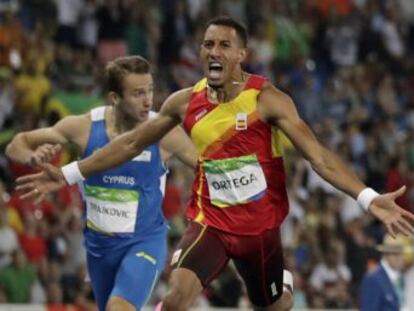 Solo el jamaicano McLeod supera al vallista, que consiguió en los 110m la primera medalla para el atletismo español desde Atenas 04