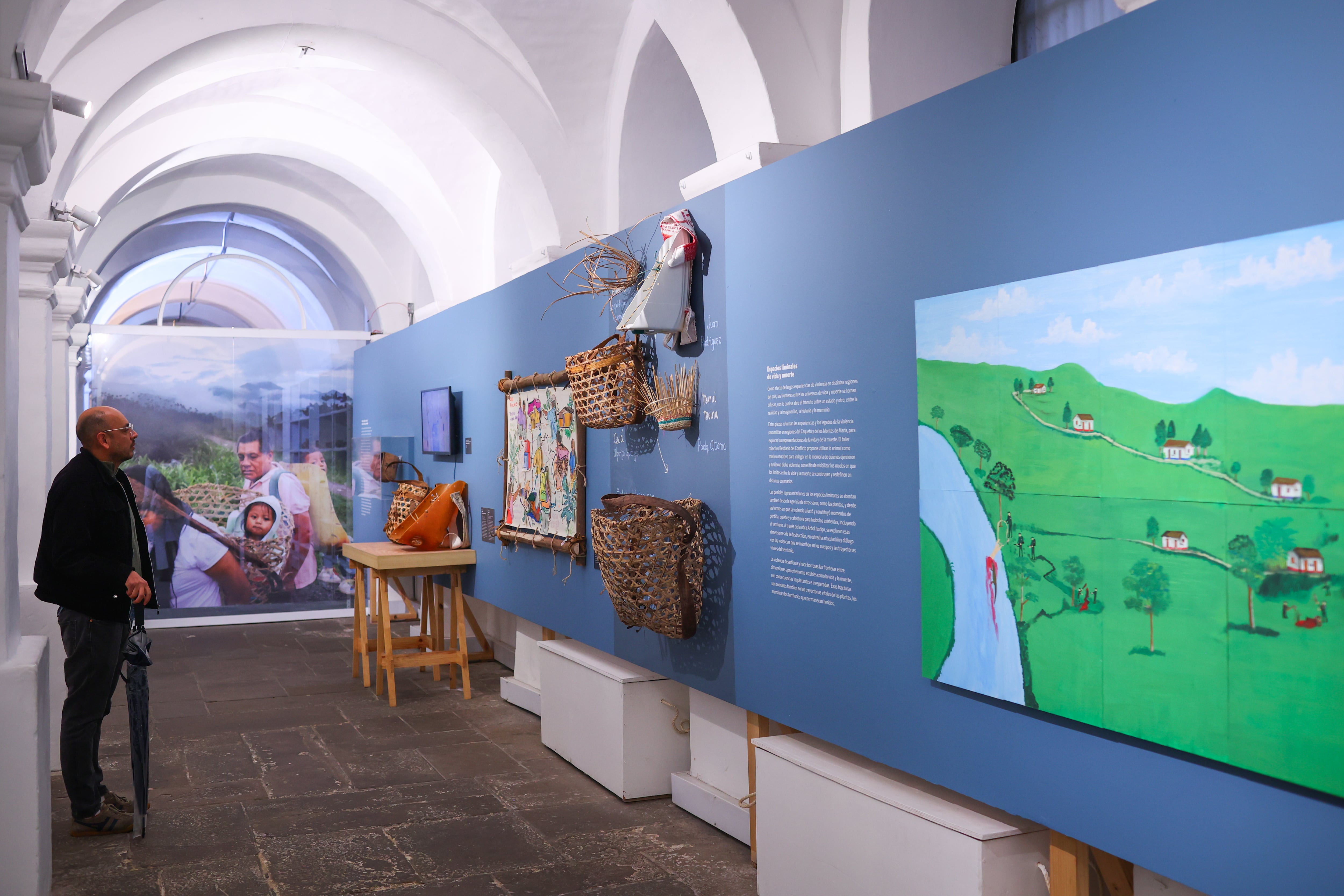 Los indígenas que cambiaron los bejucos por plástico y otros efectos insospechados de la violencia paramilitar llegan al Museo Nacional de Colombia