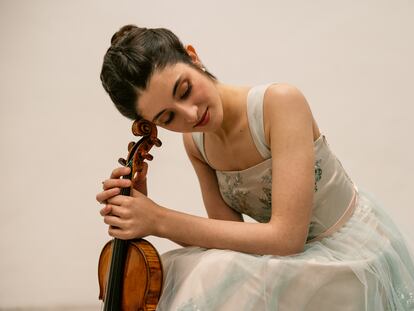 La violinista María Dueñas en una imagen promocional.