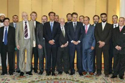 José Luis Rodríguez Zapatero y Juan Fernando López Aguilar, con los miembros de la delegación musulmana.