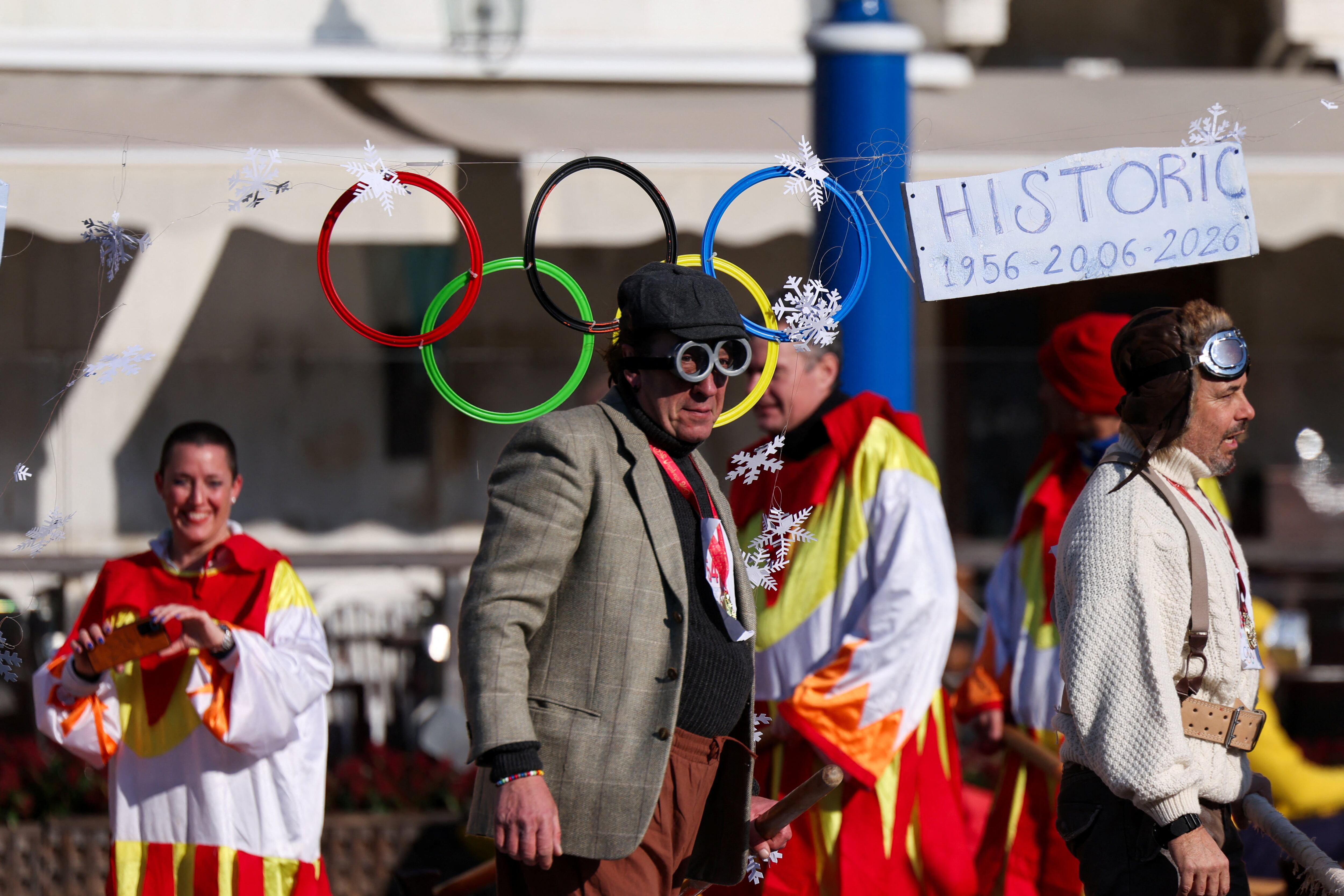 Le immagini della apertura del Carnevale di Venezia con omaggio ai Giochi Olimpici invernali e a Bridgerton