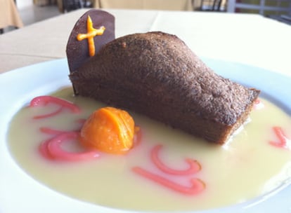 Postre 'Ataúd de los Cárpatos de Natilla' del menú de Halloween