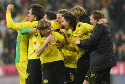 Los jugadores del Borussia de Dortmund celebran su triunfo del sábado pasado sobre el Bayern de Múnich.