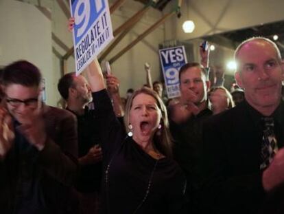 Celebração no Oregon depois da vitória da legalização.