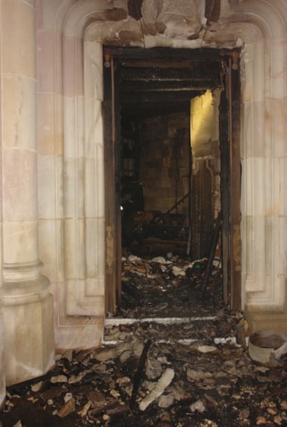 La cripta de la Sagrada Familia tras incendio que la ha quemado
