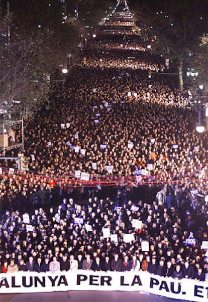 Manifestación en Barcelona por la muerte de Ernest Lluch.