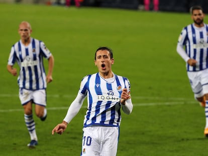 Oyarzabal celebra el primero de sus goles, conseguido de penalti.