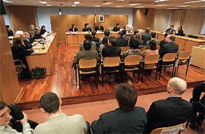 Los acusados esuchan la sentencia, hoy en la Audiencia Provincial de Madrid.