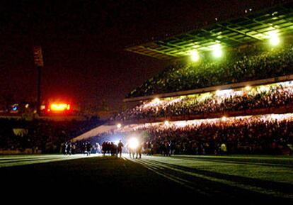 Un apagón en la Liga de las estrellas: el estadio del Betis, a oscuras por una avería eléctrica, en un partido contra el Real Madrid.
