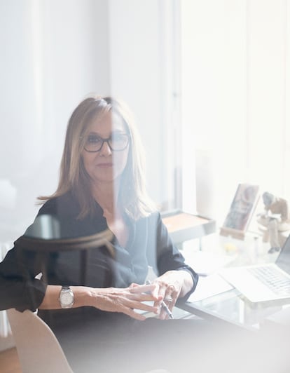 María Dueñas, retratada en su casa de Madrid. 