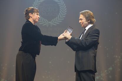 Raphael recibe el premio de honor en la XVI edición de los Premios del Teatro Musical.