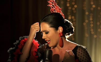 La actriz Eva Marciel que encarna a Isabel Pantoja en 'Mi gitana', en una imagen cedida por Mediaset España.
