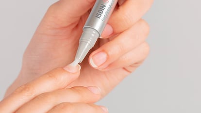 Tratamientos y consejos para reparar las uñas rotas, quebradizas o la manicura con cutículas.
