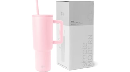 Este vaso termo estilo Stanley es top ventas en Amazon y mantiene las bebidas frías hasta 24 horas.