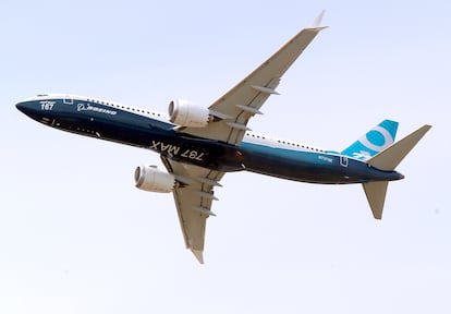 A Boeing 737 MAX 9 airplane performs a demonstration flight at the Paris Air Show in Le Bourget, east of Paris, France, June 20, 2017.