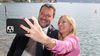 Matteo Salvini, líder da Liga, e Giorgia Meloni, do Irmãos da Itália, no fórum econômico de Cernobbio.