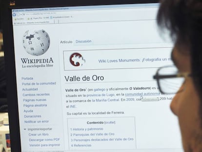 Um usuário de Wikipédia buscando informação.