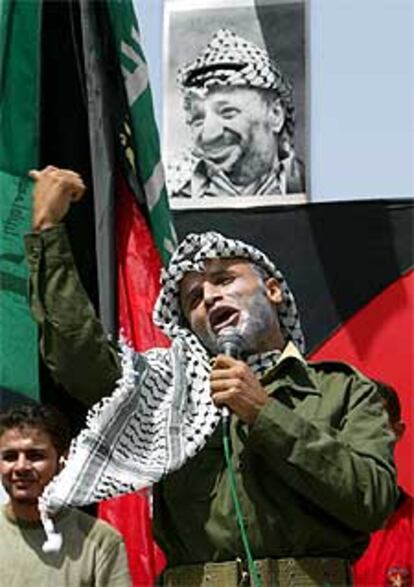 Un partidario de Arafat, en un acto de apoyo al líder palestino.