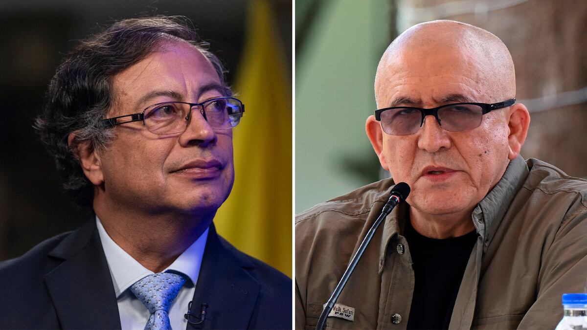 Las delegaciones de paz del Gobierno colombiano y el ELN piden un día más para sellar el cese al fuego