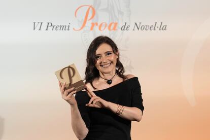 Eva Comas-Arnal gana el Premio Proa de Novela