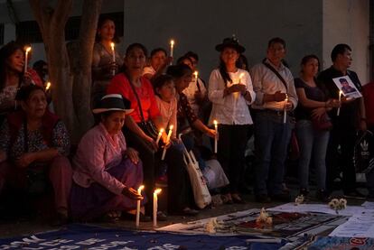 Hace seis días, familiares de una víctima más del conflicto guerrillero en los años ochenta y noventase han plantado frente a la corte, mientras el tribunal escucha argumentos respecto a los juicios pendientes de Fujimori.