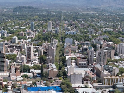 La ciudad de Mendoza, en la región de Cuyo, Argentina.