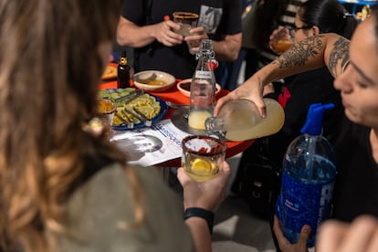 Mesa del presente (hidromiel michelada) de la muestra gastronómica 'A Tres Tiempos', realizada por alumnos de Centro.