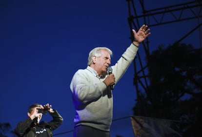 El candidato presidencial del Frente Amplio, Tabar&eacute; V&aacute;zquez, durante un mitin en Motevideo el 12 de octubre.