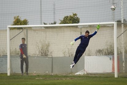 El portero Rubén Gálvez durante el entrenamiento.