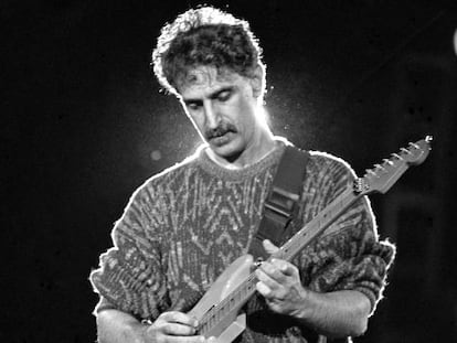 Frank Zappa en concierto en Madrid en 1988.