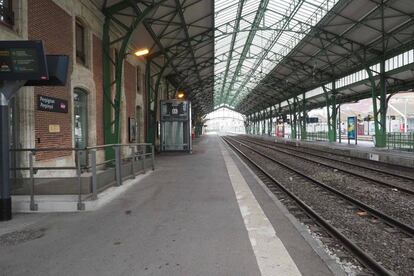 La estación de Perpiñán, vacía este domingo a causa de la huelga.